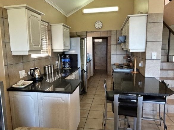 To Let  Bedroom Property for Rent in Herolds Bay Western Cape